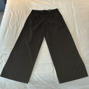Black pleated wide leg mid rise pant